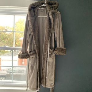 Pottery Barn Women’s Robe with D initial